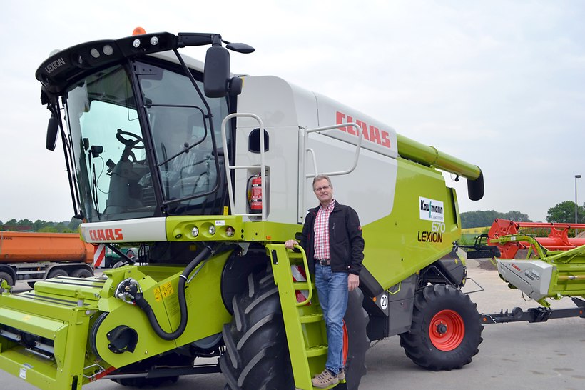 Langjähriger LEXION Kunde: Lohnunternehmer Burghard Kaufmann aus der Nähe von Osnabrück mit seinem neuen LEXION 670. -